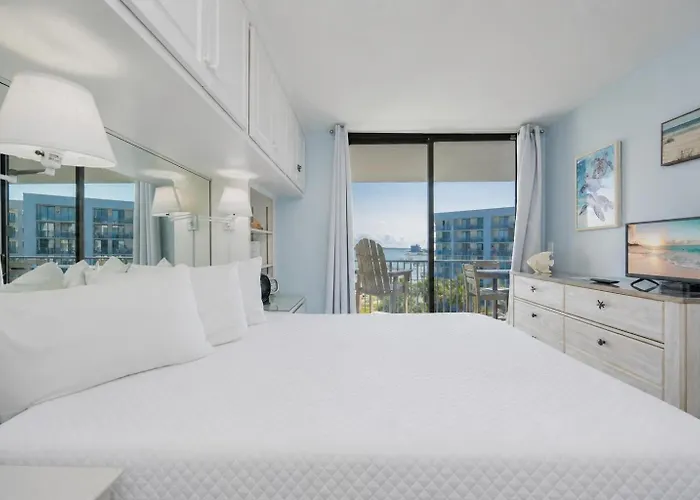 Surf & Racquet 502b Apartment