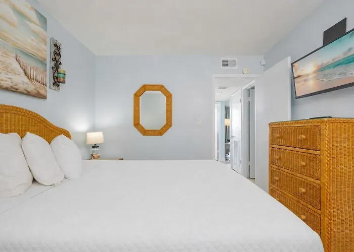 Apartment Surf & Racquet 502b